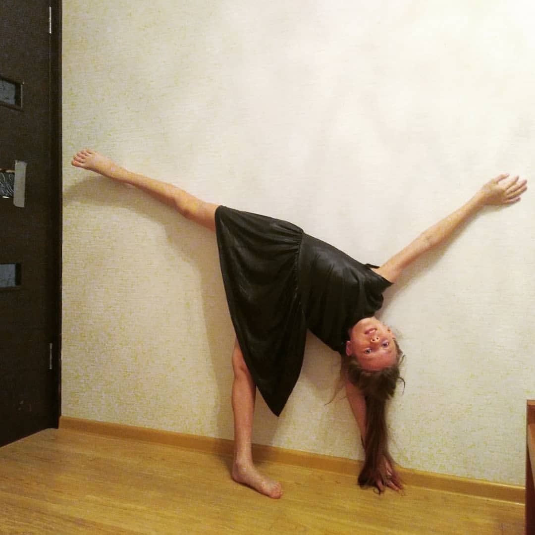 pereverzeva.photo в LOOKY. #дочкисыночки,#евочка,#дочкиматери,#самоизоляция,#накарантине,#развлекаюськакмогу,#дочкалюбимая,#яжемать,#спаситепомогите,#барнаул,#барнаул22,#детибарнаул. Моя обезьянка Евочка...