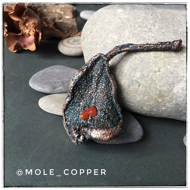 mole_copper в LOOKY. #украшение,#украшениеручнойработы,#брошьручнойработы,#брошь,#груша,#счастьеесть,#изобилие,#анапа,#медь,#украшенияизмеди,#меднаягруша,#гальваника,#гальванопластика. ⠀
Брошь 🍐
⠀
Срез гр...