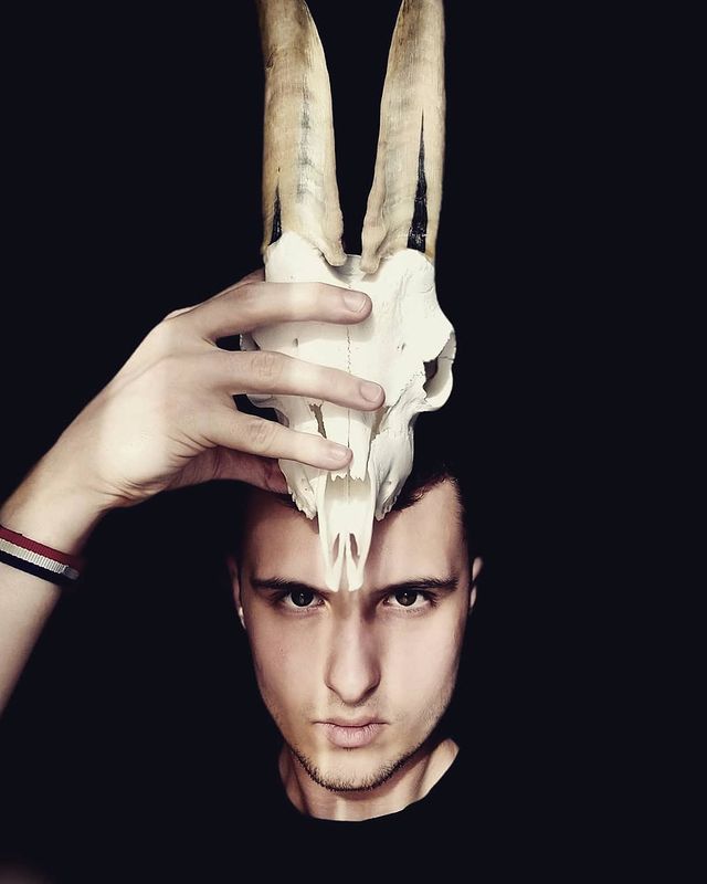 oleg_lll_ in LOOKY. #photo,#photography,#portrait,#portraitphotography,##art,#artist,#bones,#dark,#darkphotography,#gothic. А почему бы и нет) #...