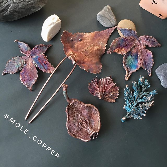 mole_copper в LOOKY. #гальваника,#гальванопластика,#украшения,#украшенияизмеди,#медь,#счастьеесть,#изобилие,#брошь,#заколкадляволос,#украшенияручнойработы,#подвескаизмеди,#медныйлисточек,#груша. ⠀
⠀
Результат моей р...