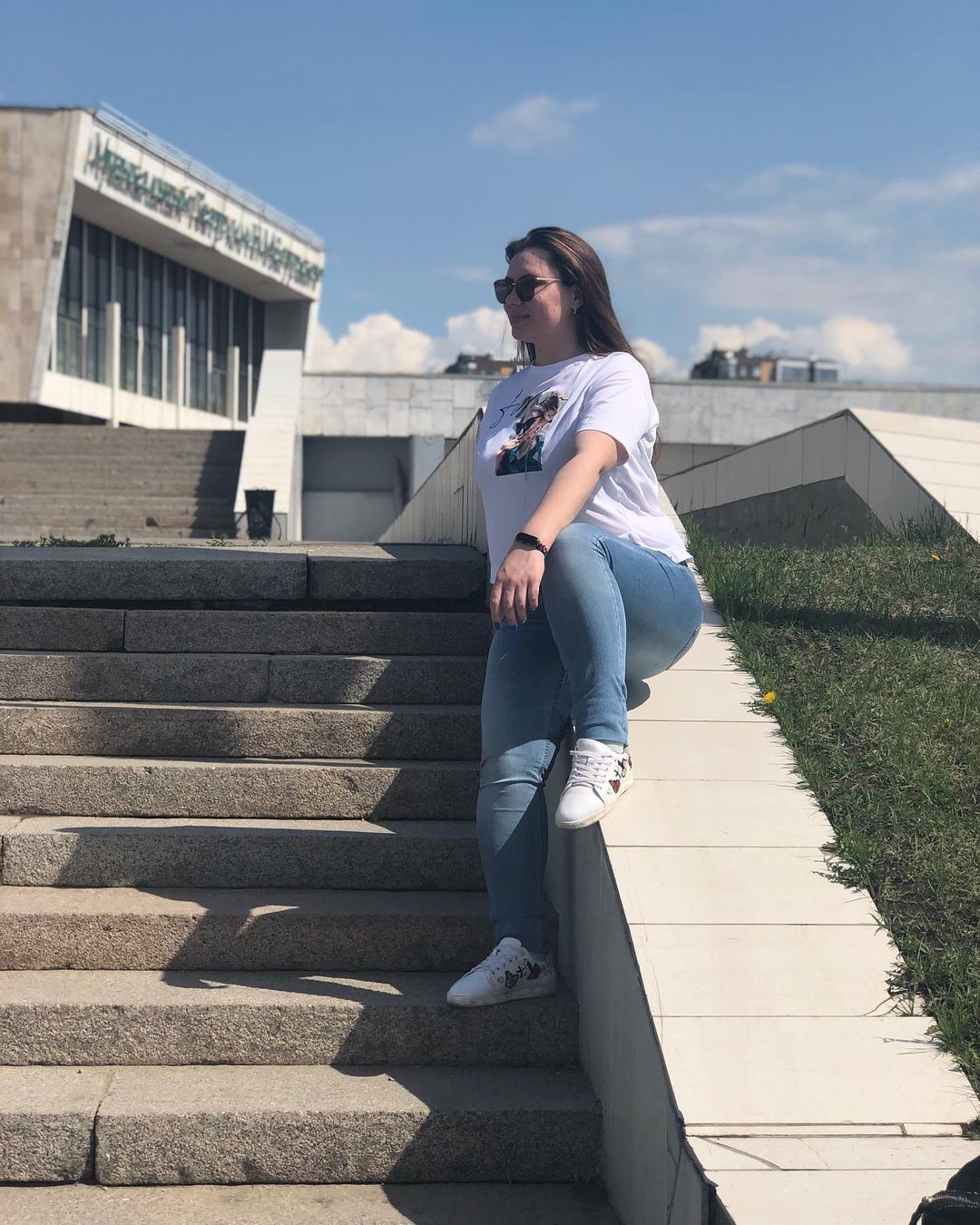 Ты можешь убежать от обстоятельств и людей, но ты никогда не убежишь от своих мыслей и чувств...💭❤️
.
.
.
#мысливслух
#лучшеевпереди
#живудлясебя