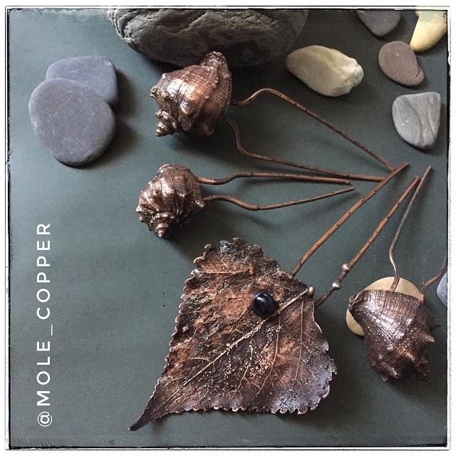 mole_copper в LOOKY. #украшенияручнойработы,#украшенияизмеди,#медь,#гальваника,#гальванопластика,#счастьеесть,#изобилие,#шпилькидляволос,#заколкадляволос,#украшения. ⠀
Сегодня у меня ден...