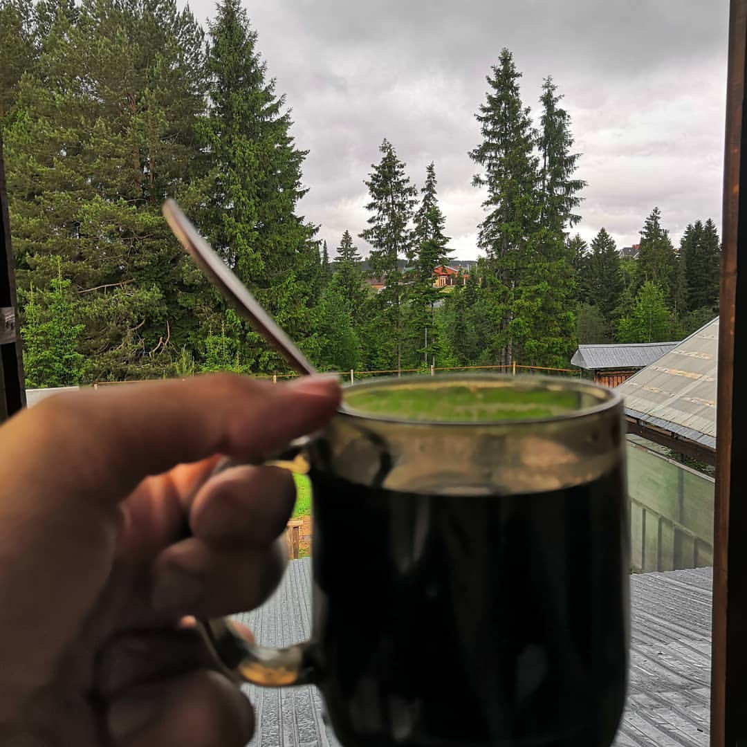А ложка тут не случайно, она служит для охлаждения кафе) 😊