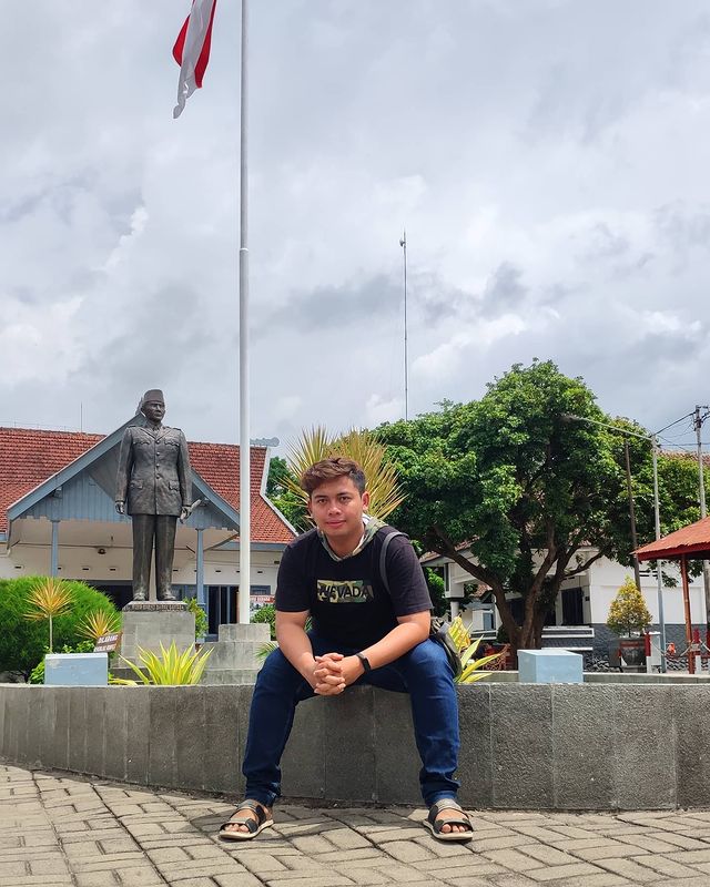 room.coid в LOOKY. #kangenliburan,#pengangguran,#blitar,#rumahbungkarno. pengeng membuat sebu...