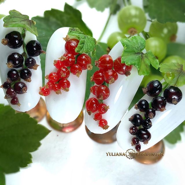 nailtrendrussia в LOOKY. #лепкажадуковой,#ногтидизайн,#ногтилепка,#лепканогти,#лепкананогтях,#3дфрукты,#3дфруктынаногтях,#ягодныйдизайнногтей,#летнийманикюр,#летнийдизайнногтей,#летнийманикюрчик💅,#маникюрналето,#вкусныйманикюр,#идеальныеблики,#идеальныйманикюр,#идеальныеногти. Если ты ещё облизыва...