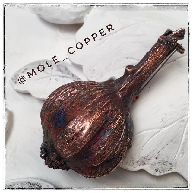 mole_copper в LOOKY. #гальваника,#гальванопластика,#счастьеесть,#изобилие,#медь,#брошьизмеди,#украшенияручнойработы,#украшения,#чеснок,#оберег,#коронавируснепройдёт,#анапа,#сочи,#ЛА,#море. ⠀
Брошь /оберег от к...