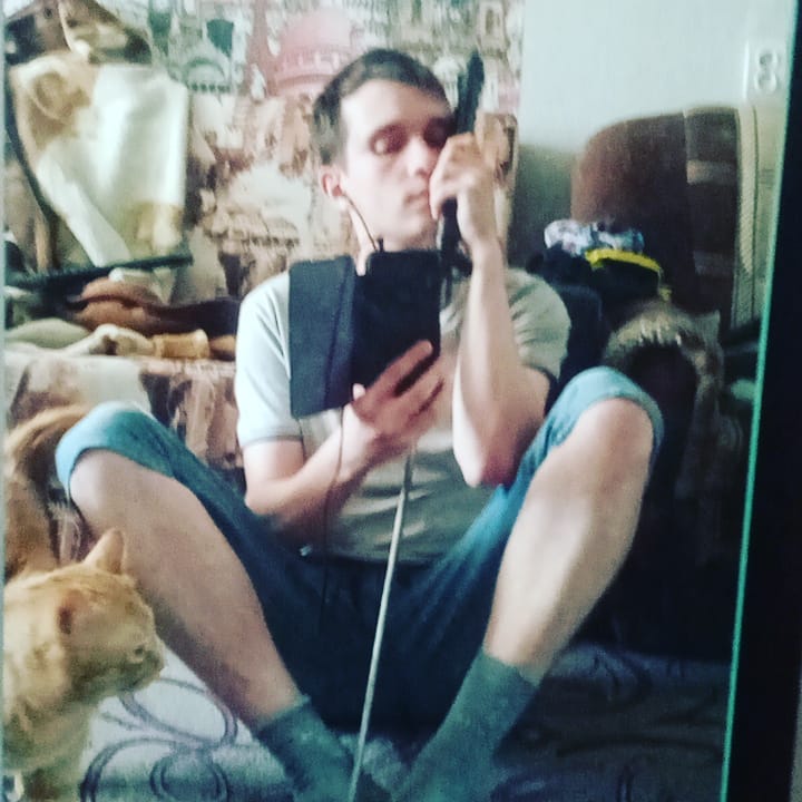 black_faded_cat in LOOKY. . Порылся в вещах и на...