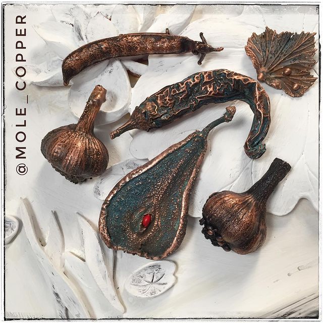 mole_copper в LOOKY. #медь,#гальваника,#гальванопластика,#счастьеесть,#изобилие,#украшенияручнойработы,#украшения,#украшенияизмеди,#груша,#горох,#чеснок,#перец,#герань,#анапа2020. ⠀
🍐Сегодняшний резу...