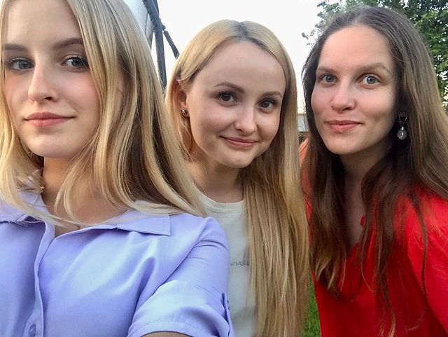 svetasn_ в LOOKY. . Три девицы под окном...