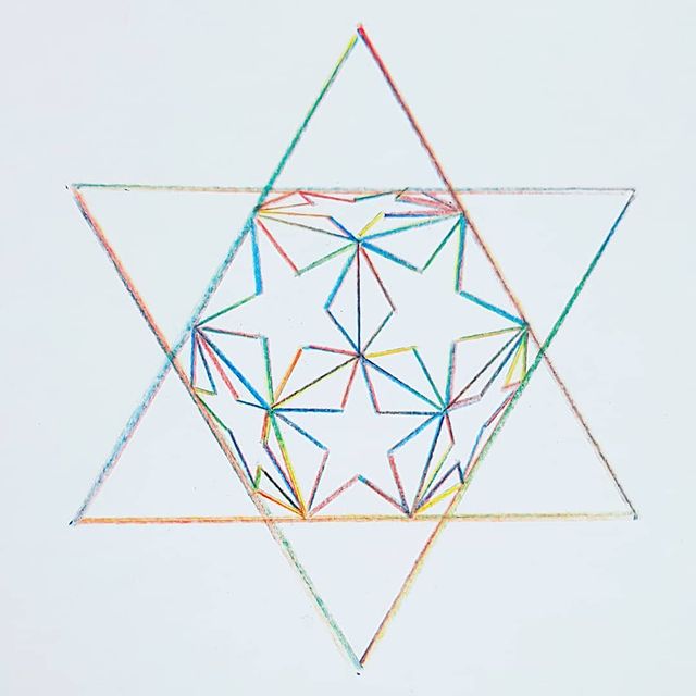 marykot27 в LOOKY. #geometry,#geometric,#dodecahedron,#fivepointedstar,#hexagon,#sixpointedstar,#многоцветныекарандаши. Новая версия "чертеж...