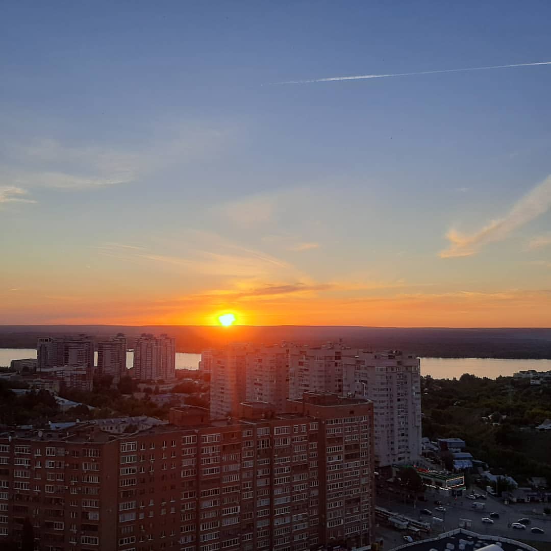 krvmarika в LOOKY — Изумительный закат. 🌅 Вид на р. Волга с 22 этажа.
#наш_овра