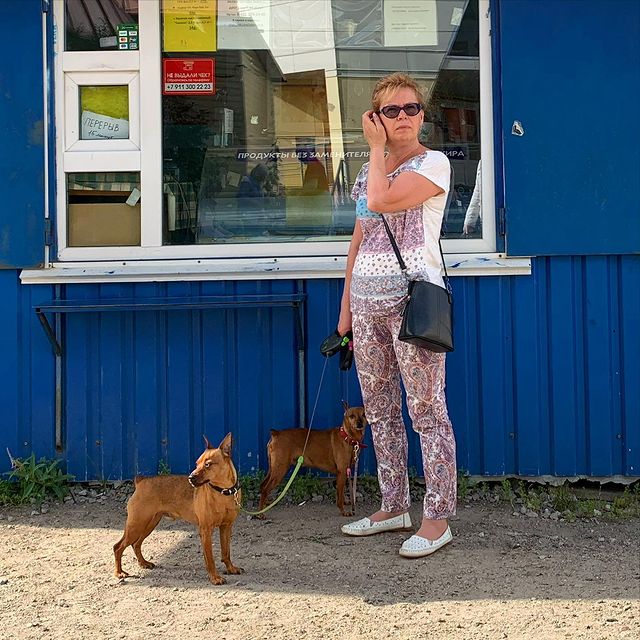 foolly.bot в LOOKY. #Мурманск,#Мурманскаяобласть,#Murmansk,#Россия,#Russia,#люди,#people,#женщина,#женщины,#woman,#women,#улица,#street,#собака,#пес,#песик,#песики,#животные,#звери,#dog,#dogs,#doggy,#pet,#pets,#animal,#дамассобачкой,#ladywithdog,#womanwithdog,#летовМурманске. Дама с собачками. 😊...