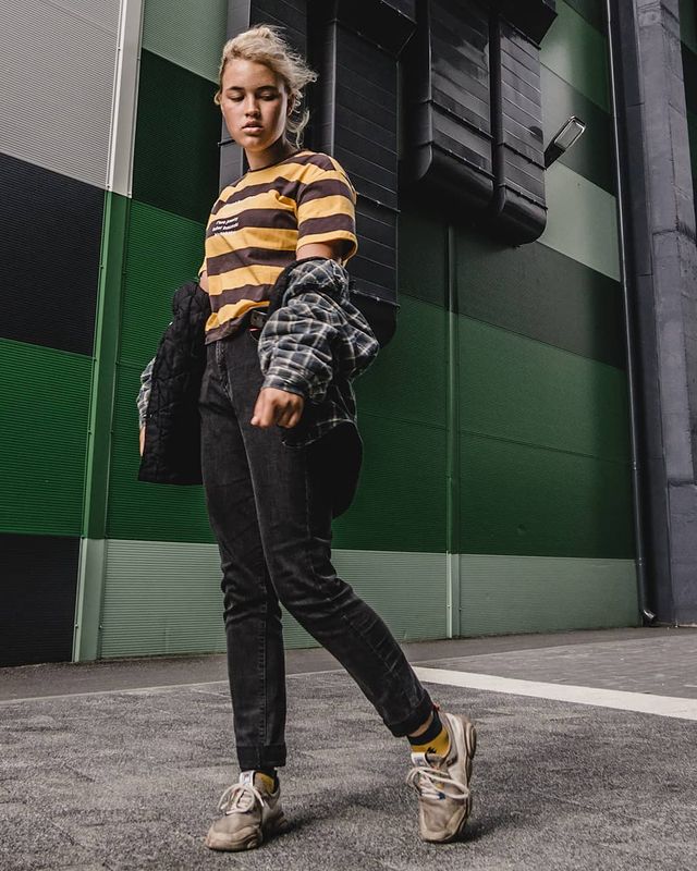 boypravsergei_ph в LOOKY. #portrait,#girls,#urbanism,#urbanistic,#olympuspen,#olympus_ru,#olympus,#olympuspenepl3,#penepl3,#1442mm,#girl,#street,#streetwear,#streetstyle,#rosphoto,#russianphotographer,#russianphoto,#city,#dark,#mood,#cheel,#yellow,#zeber,#stonejungle,#urban,#megapolis,#cinematic,#bigcitylife. #portrait #girls #ur...