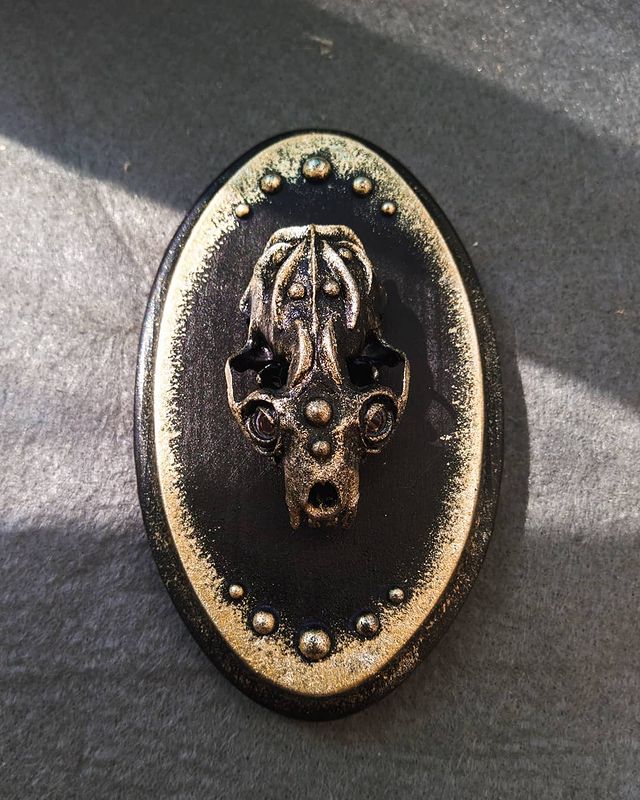 oleg_lll_ in LOOKY. #handmade,#art,#artist,#decor,#decoracion,#bone,#bonés,#skeleton,#skullcollection,#skull,#skullart,#photo,#photographer,#polimerclay,#clayart,#clayartist,#craft,#clay,#gold,#gothic,#gothicart. Золотая куница)! #ha...