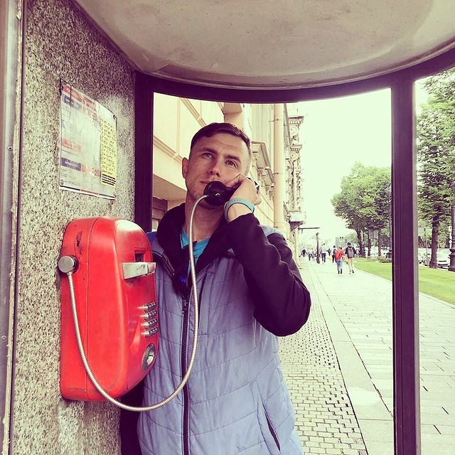 vinnieflaar в LOOKY. #питер,#сыктывкар,#телефон,#таксофон,#илихуйегознает,#лето2020,#котлета2020,#отпуск2020,#красный,#синий,#черный,#красавчик,#большехэштеговбогухэштегов. На проводе, говорите...