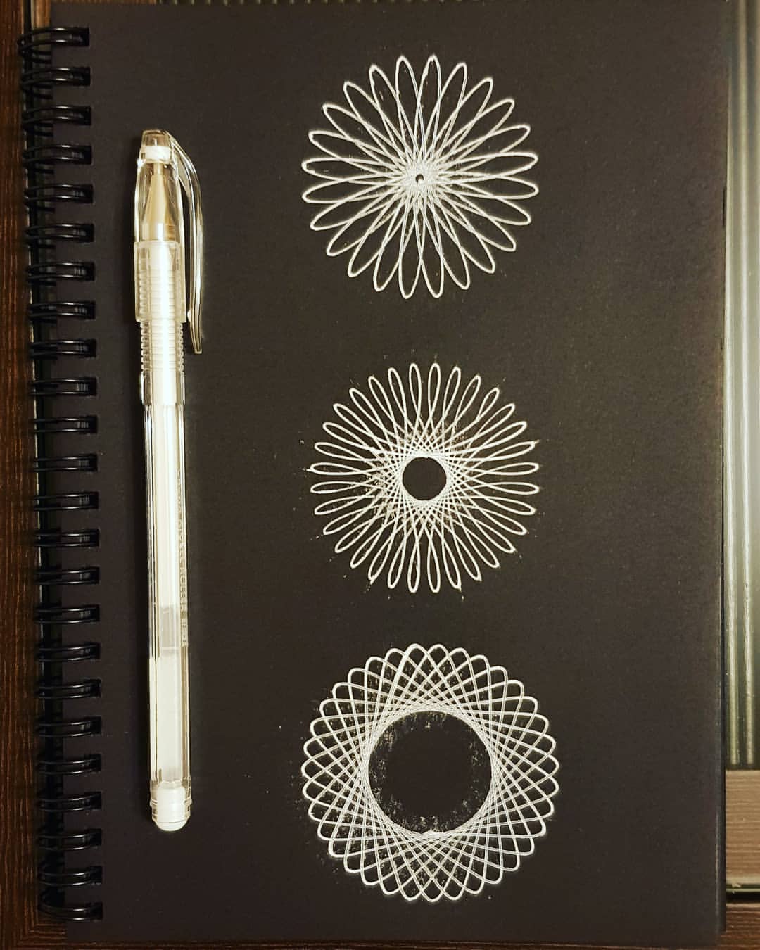 #spirograph #spirography #blacksketchbook #blackpaper #whitegelpen