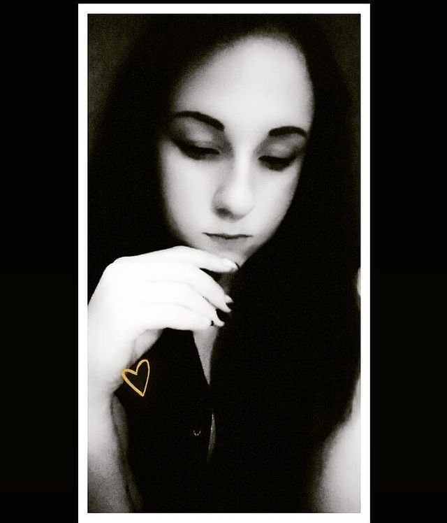 evolet_still в LOOKY. . Он мне нож,
в сердце...