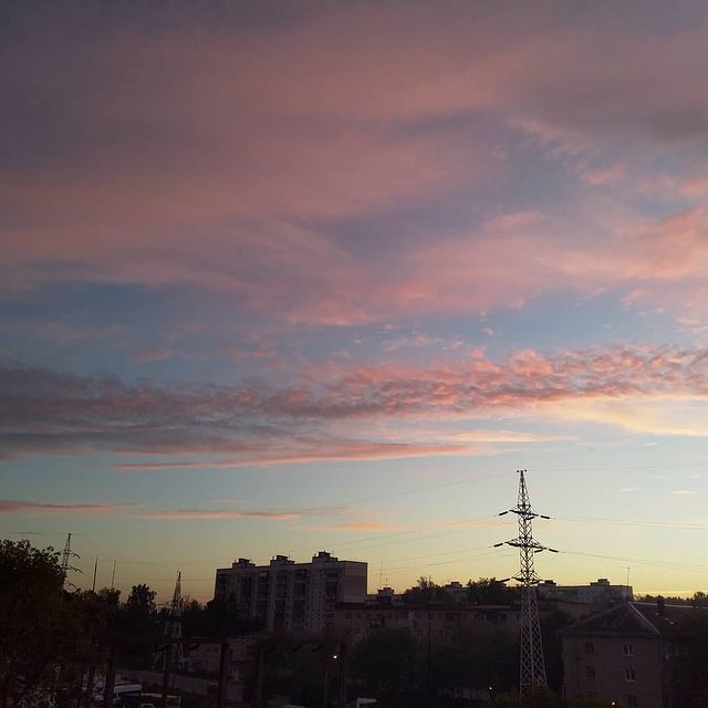 ginger_r_ в LOOKY. #рассвет,#утро,#небо,#облака,#калуга,#безфильтра. #рассвет #утро #небо...