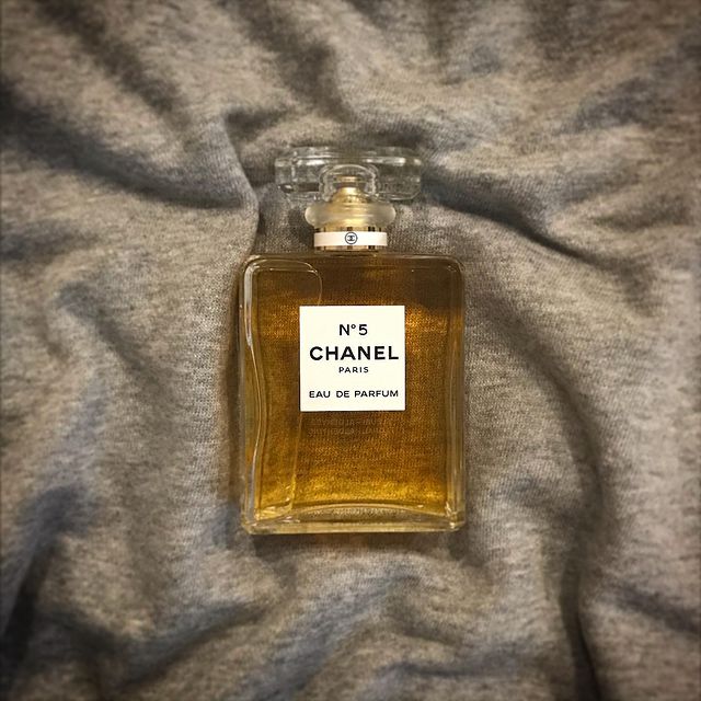 cosvitalista в LOOKY. #happybirthdaycocochanel,#chanel5. 137 лет со дня рожде...