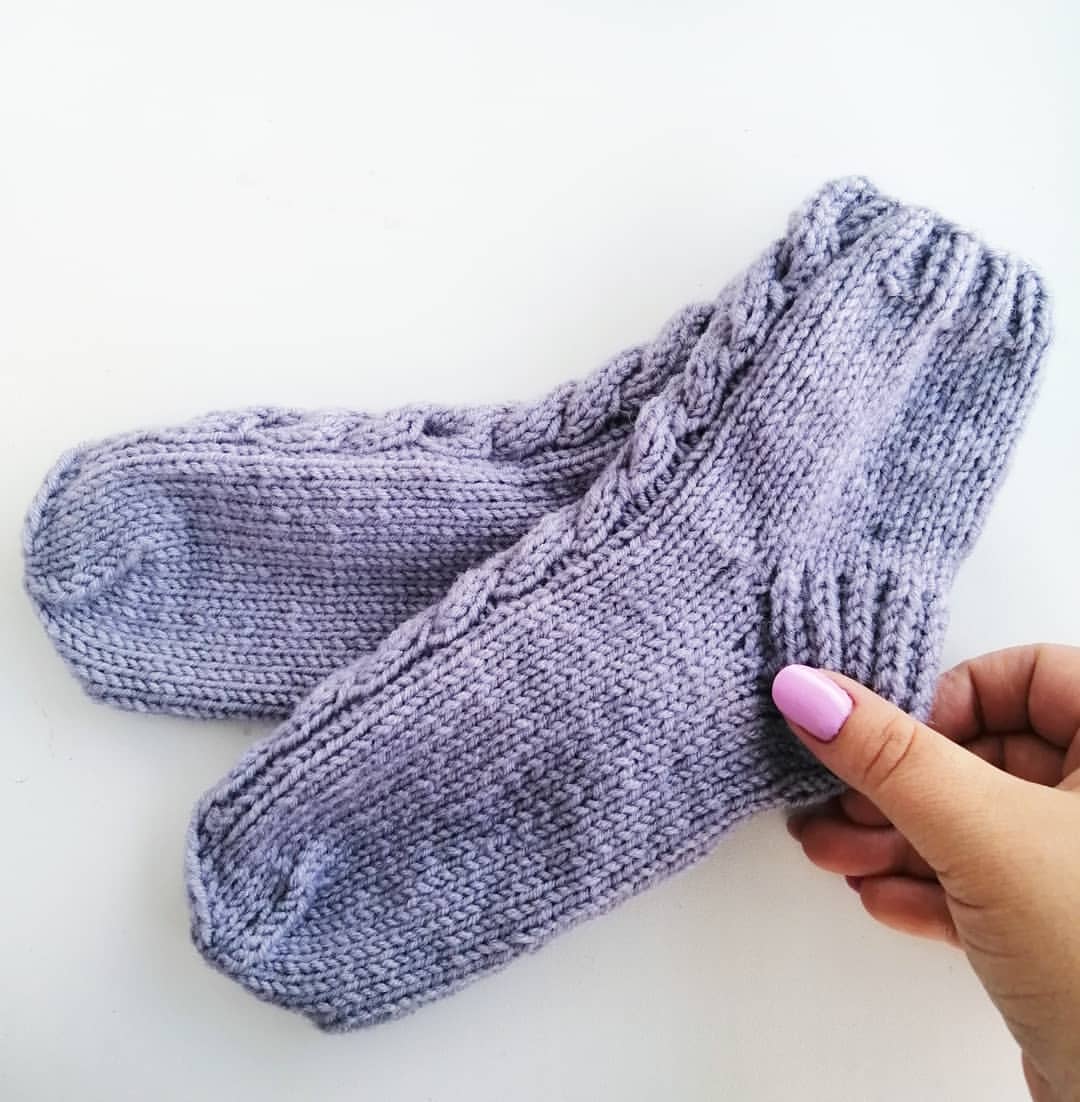 lara.knit27 в LOOKY. #вяжуназаказ,#вяжуподкиношку,#новогодниефильмы,#вязаныеноски,#носкиспицами,#теплыеноски,#шерстяныеноски,#вязаниеназаказтроицк,#троицк_74,#теплые_петли. Вот и начался сезон ...