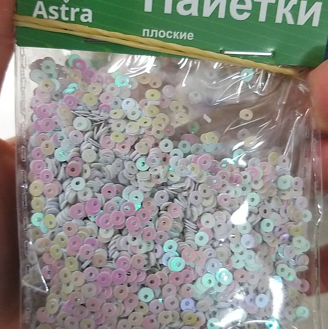 Пайетки плоские 3мм. 10гр.
Цена 50р.