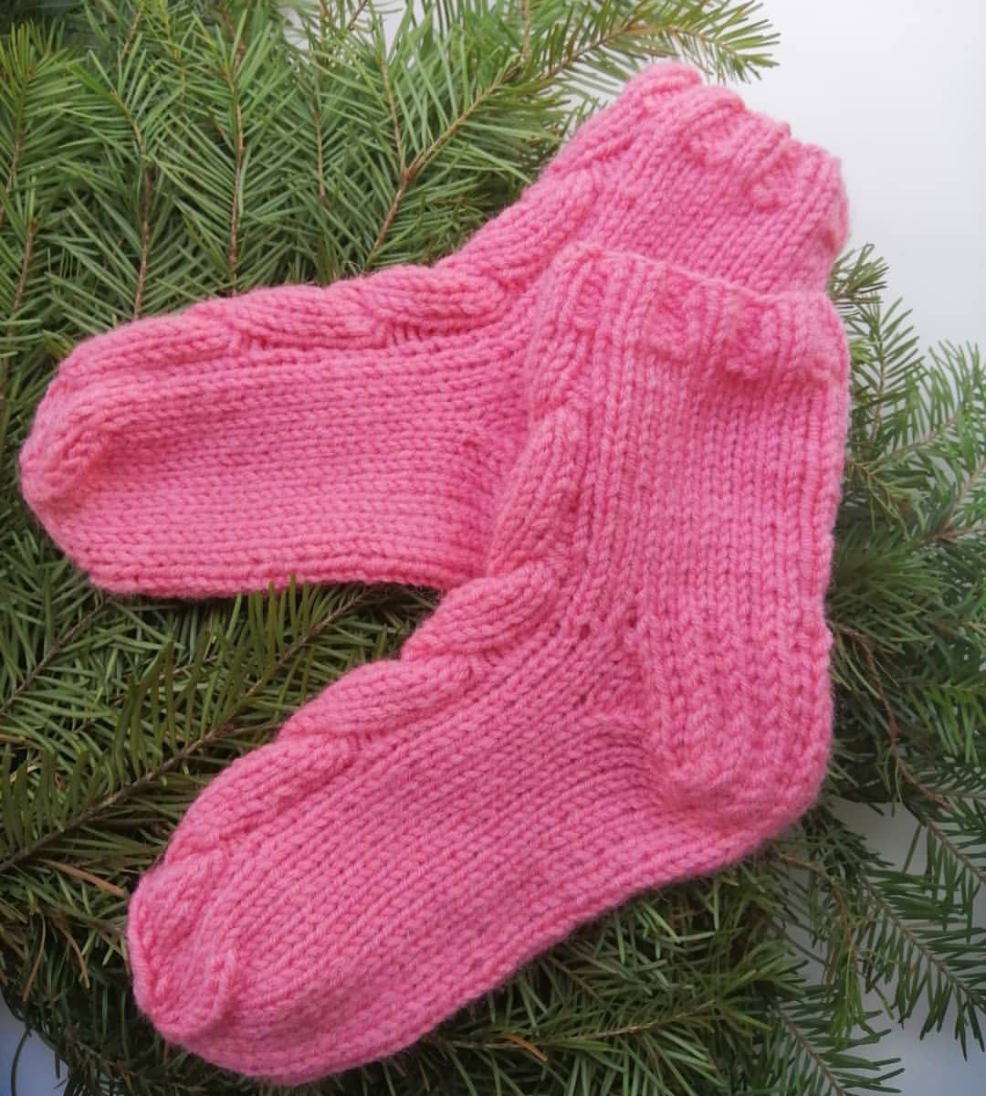 lara.knit27 в LOOKY. #вязаниеспицами,#вязаныеноски,#носкиспицами,#вязаниеназаказ,#теплыеноски,#шерстяныеноски,#вяжуназаказтроицк,#вязаниетроицк74,#троицк_74,#теплые_петли. Продолжается подгото...