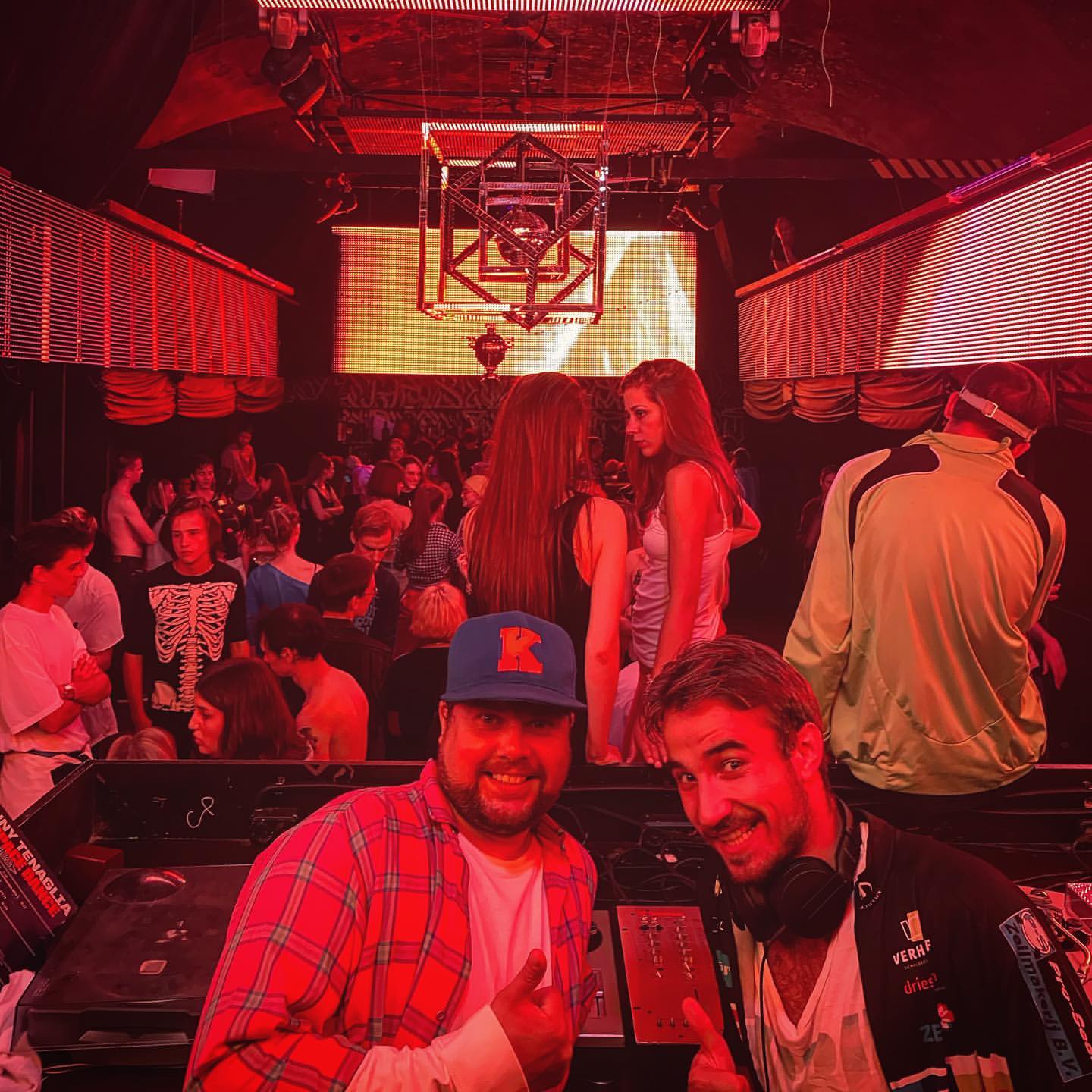 neurodes_music в LOOKY. #явкино,#съемки,#фильмфильмфильм,#кинематограф. Съёмки в К/К «Родите...