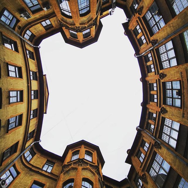 vadoss_pavlov в LOOKY. #Петербург,#Россия,#колодец,#Питер,#спб,#SaintPetersburg,#spb,#Russia,#travel,#sky,#trip,#natgeo,#vandrouki,#gopro,#wanderlust. Столица дворов-колод...