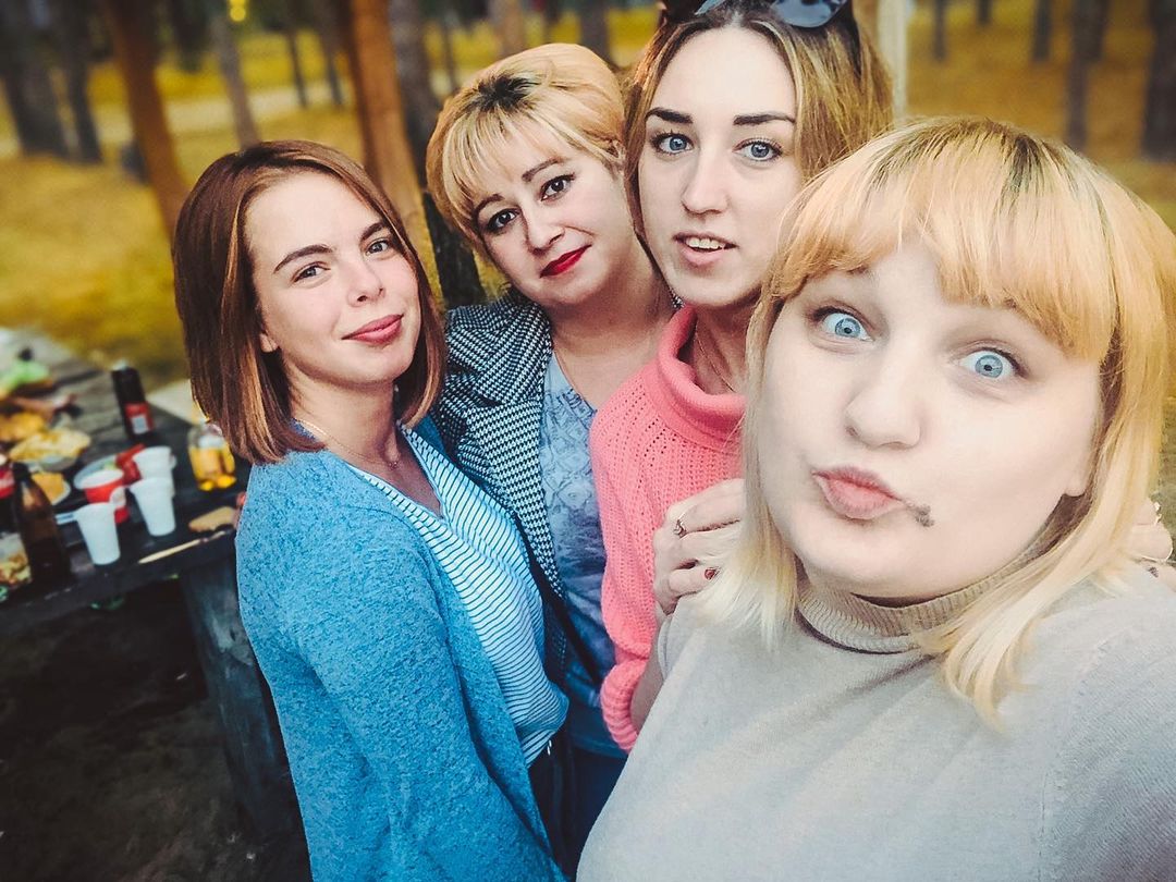 mashasoroka33 в LOOKY — Мои девчата 💜💜💜 @di.lyubimowa @irina.meledina89 @tanyasor