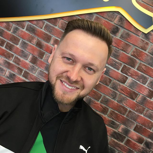 andrewmogout_barber в LOOKY. #барбершопбронницы,#стрижкабронницы,#барбербронницы,#бронницыдети,#бронницыстрижки,#олдбойбронницы,#бронницымамы,#bronnitsy,#haircutforgents,#barbergrammers,#barberstyle,#fade_players,#100kbarbers,#worldofbarbers,#hairstylesgents,#menshairs,#menshairworld,#barberzoneworldwide,#sharpfade,#barberstyledirectory,#haircutsboyz,#top_barberpost,#sfs_barber. Надоела рутина и одн...
