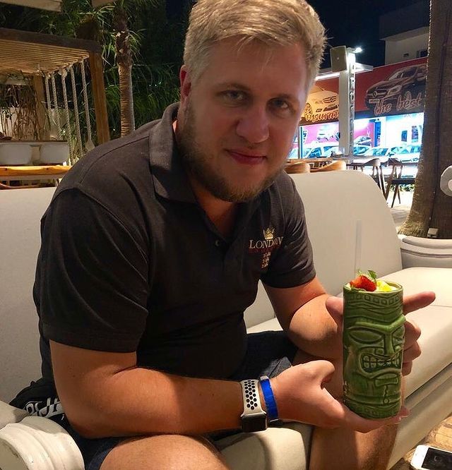 vk_moscow в LOOKY. #moscow#holidays#summer#loveis#alkohol#drinks#drink#partytime#bar#letsthepartystarted#musik#love#lovestory. Вечер с ... #moscow#...