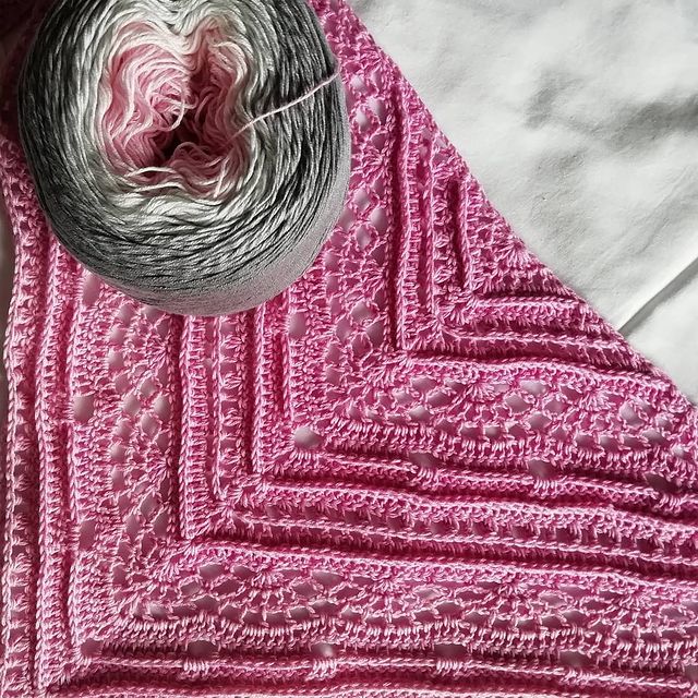 simundrik в LOOKY. #sislovehcshawl. Сегодня международны...