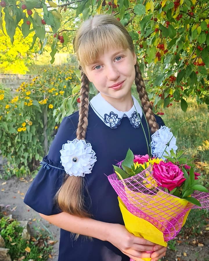 Ну что, с началом новой учебной недели! А мы готовимся к ВПР, уже скоро будем сдавать🙃
.
.
.
.
#sofinka_дочь_священника #православнаядевочка #православие #православиездесь #бог #школа #школьнаяпора #учебныйгод #сентябрь #семьясвященника #семьяидети