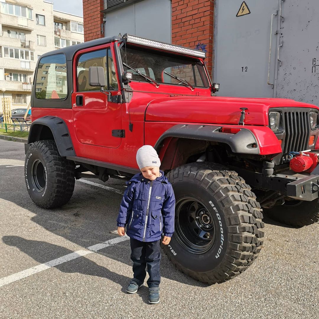stasya_shka в LOOKY — А у нас во дворе... Егору ну очень понравилась машина) 
#Его