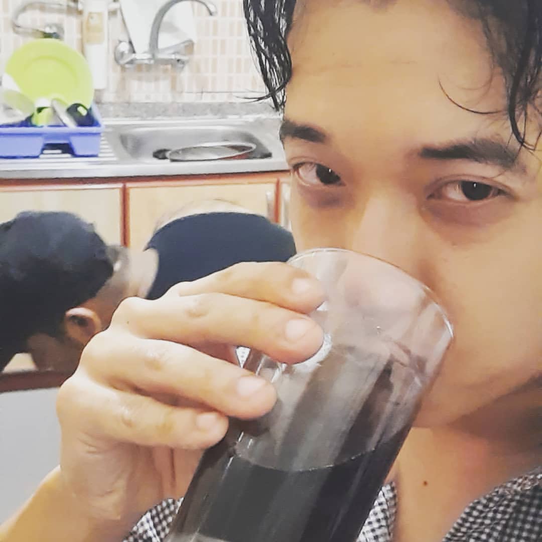 jackysambahangphe in LOOKY. . Drink up momo gang