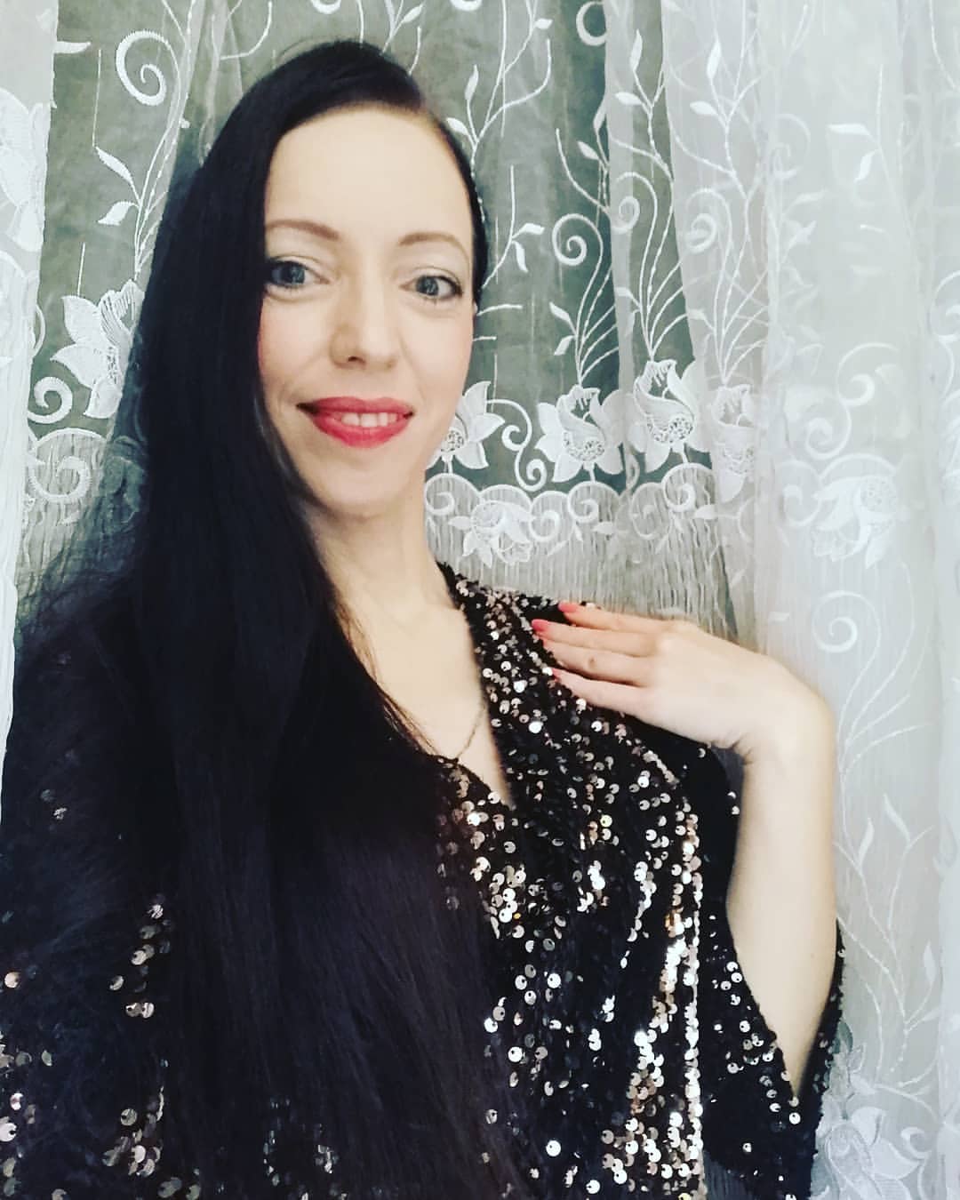 actress_daniela_flores в LOOKY — Собралась на мюзикл!
#мюзикл
#блестящееПлатье
#платье
#красн