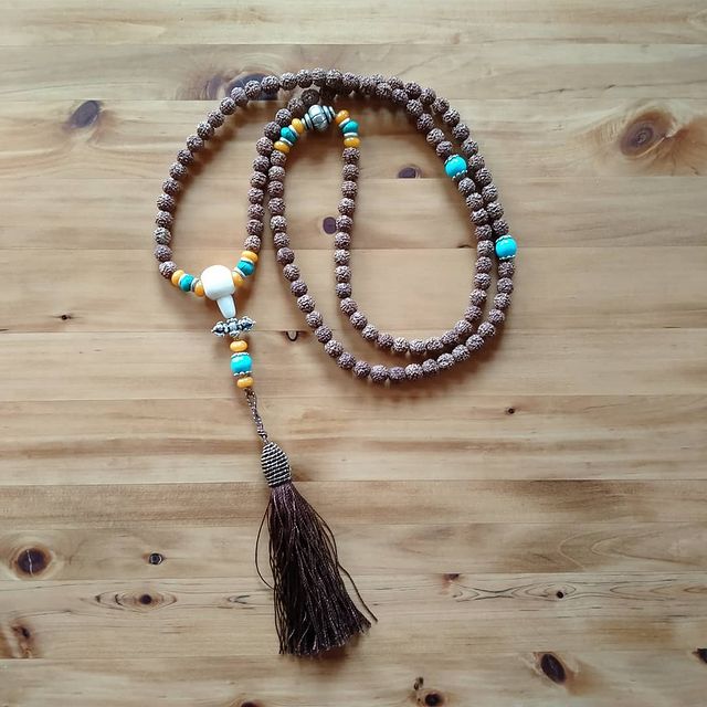 shamanstvo5 в LOOKY. #четкиизрудракши,#медитация#обряд#оберег#шаманизм,#шаман,#шаманскиймагазин,#инструментшамана,#атрибутшамана,#оракул#каури,#гаданиенаальчиках,#шагаи,#гаданиенакамешках. ЧЕТКИ из рудракши - ...