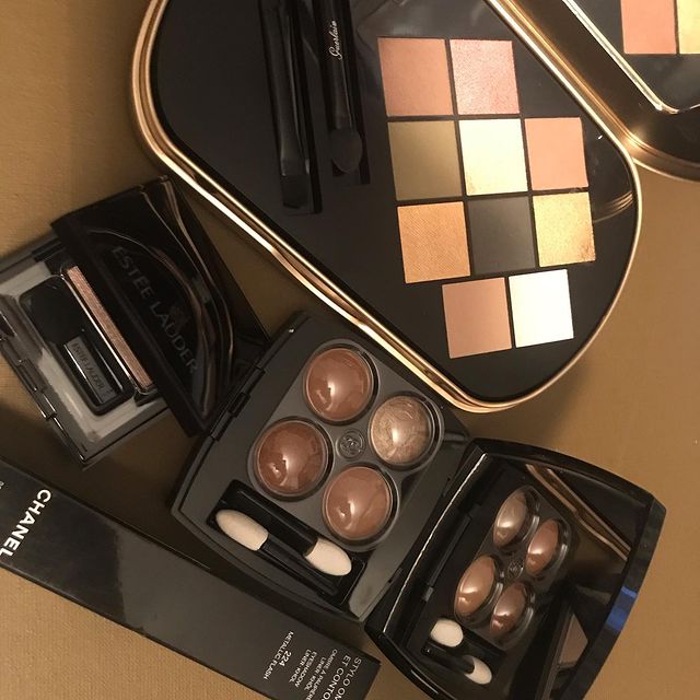 cosvitalista в LOOKY. #guerlaingoldenland,#chanellumieresnaturelles,#esteelaudereyeshadow,#chanelstyloombreetcontour. When last Christmas ...