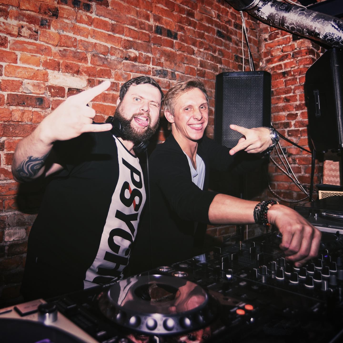 neurodes_music в LOOKY. #вечеринка,#крутойвечер,#отличныйsound,#хорошаякомпания,#крутоевыступление. Немного фото с проше...