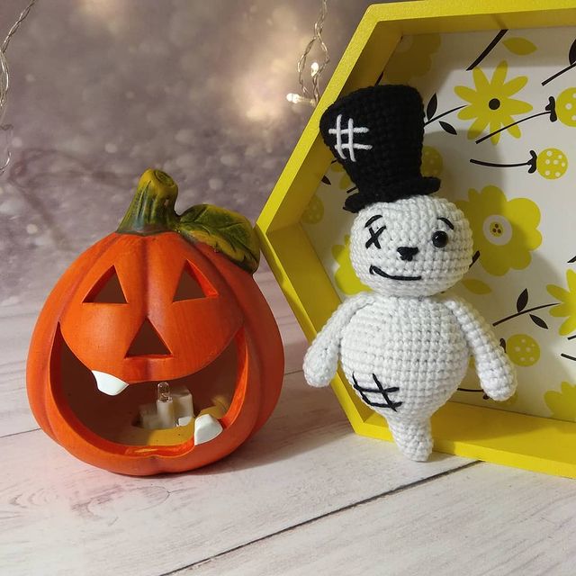 handmade_by_bespalovanadezhda в LOOKY. #СанктПетербург,#Питер,#Ленинградскаяобласть,#Мга,#45км,#дача45км,#весёлыйпризрак,#призрак,#привидение👻,#тыква,#хэллоуин,#halloween,#вяжутнетолькобабушки,#вязаниекрючком,#вязание,#вязанаяигрушка,#рукоделие,#ручнаяработа,#амигуруми,#amigurumi,#handmade,#crochet,#crochettoys,#yarnart,#yarnartjeans,#октябрь,#2020. Весёлый призрак или ...