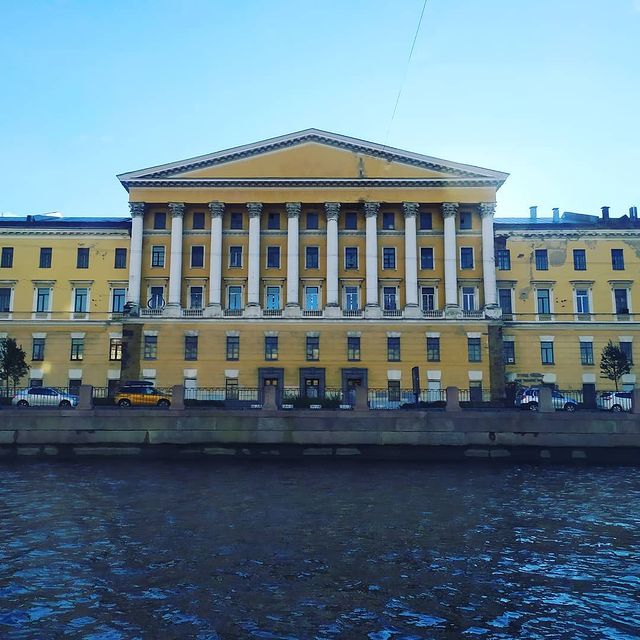 iri.pleshakowa в LOOKY. . Жёлтый дом. Первая п...