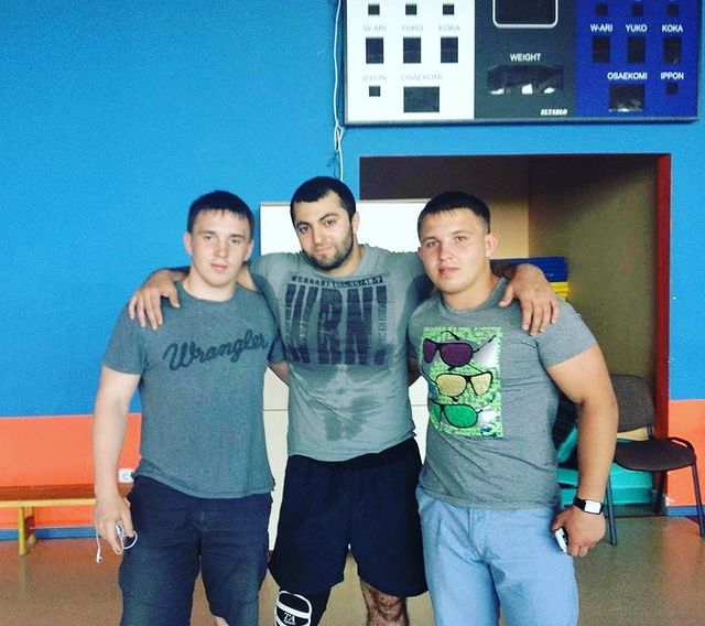 artem_patskevich в LOOKY. #брат. Друзья не на словах ...