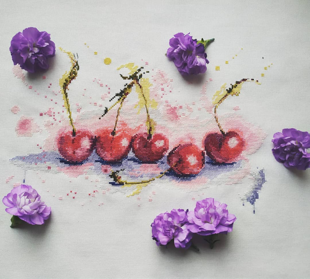 elenamoinsk в LOOKY. #5черешен,#crossstitch,#вышиваю,#вышивкакрестиком,#crossstitching. Финиш в СО #5черешен...