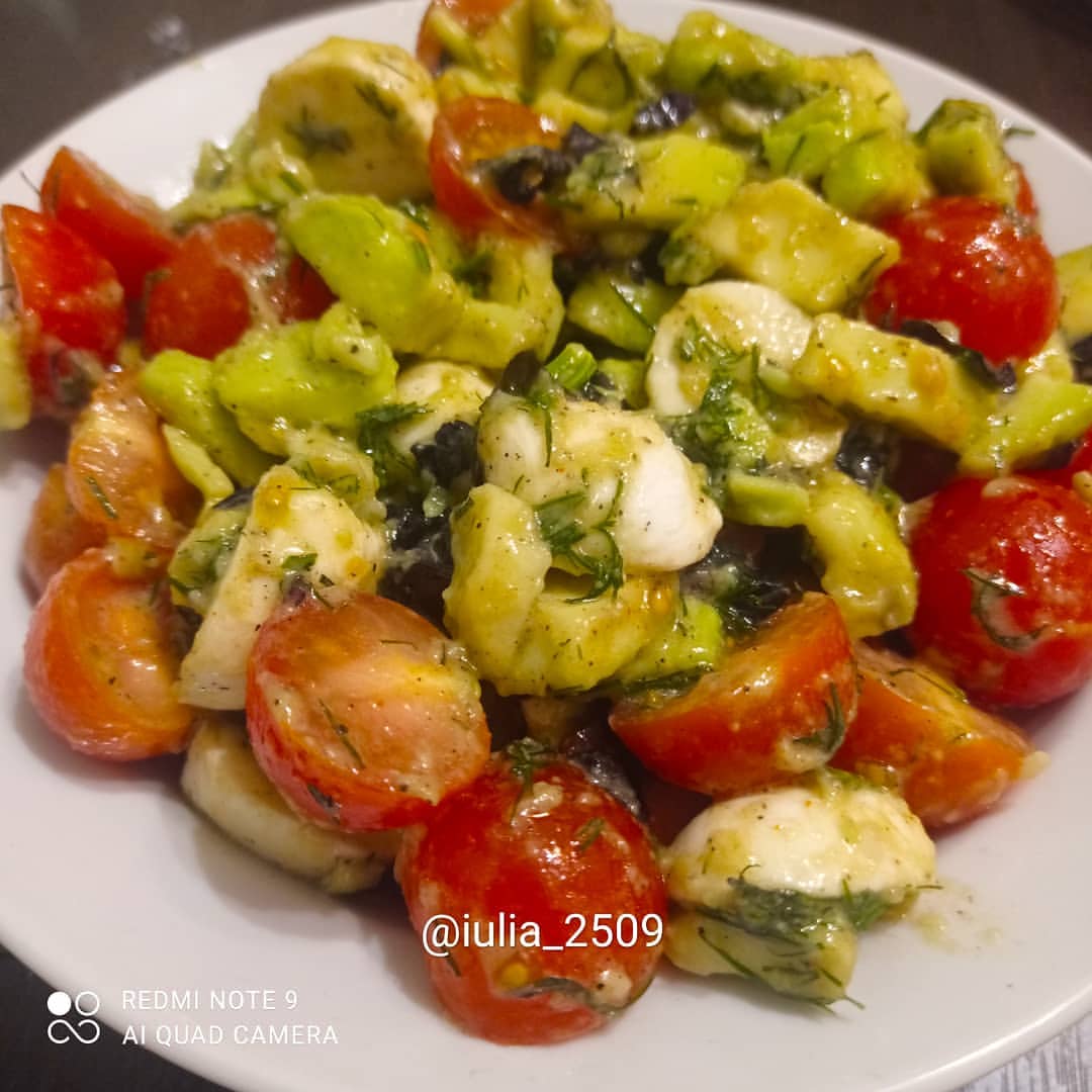 iulia_2509 в LOOKY. #салат,#люблютакое,#кушатьхочется,#юлияfood,#едадолжнабытьвкусной,#этовкусно,#едадлясемьи,#выпечка,#еданаплите,#готовимдлялюбимых,#готовимдома,#кулинария,#рецепт,#домашняяеда,#быстроивкусно,#люблюготовить,#быстрыйужин,#моякухня,#instagram,#instafood,#food,#рецепты,#вкусно,#быстраяготовка,#еда,#завтрак,#обед. Вкусный салат 🍅🥬🥗...
