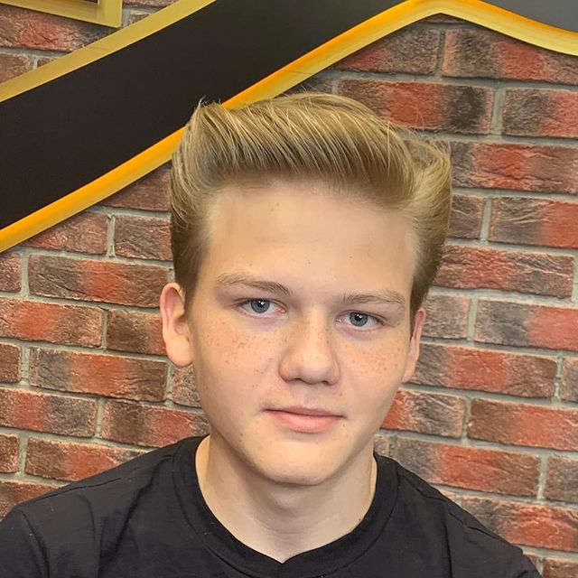 andrewmogout_barber в LOOKY. #барбершопбронницы,#стрижкабронницы,#барбербронницы,#бронницыдети,#бронницыстрижки,#олдбойбронницы,#бронницымамы,#bronnitsy,#haircutforgents,#barbergrammers,#barberstyle,#fade_players,#100kbarbers,#worldofbarbers,#hairstylesgents,#menshairs,#menshairworld,#barberzoneworldwide,#sharpfade,#barberstyledirectory,#haircutsboyz,#top_barberpost,#sfs_barber,#fadegame,#russian_barberpost,#dcprorussia. Стрижка на средние в...