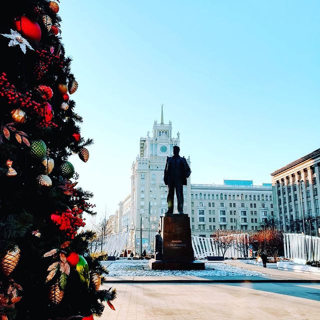 v_e_r_t_i_n_a в LOOKY. #москва🇷🇺,#скороновыйгод,#маяковский,#площадимосквы,#прогулкипомоскве,#msk_lifee,#msk_today,#instagrammoscow. Триумфальная площадь...