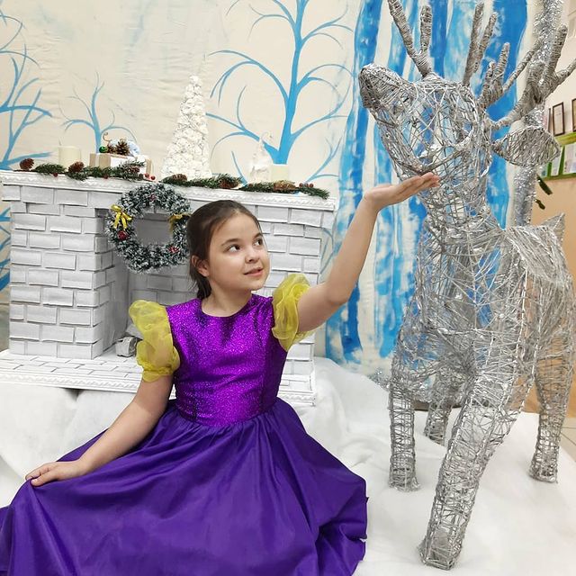 irina_oboenkova в LOOKY. #новыйгодсЖДТ2021,#новыйгод2021,#новогоднийдекор,#новогодняяфотосессия,#новогодниеподелки,#ансамбльрябинушка,#детицветыжизни. Лидочка прекрасно вп...