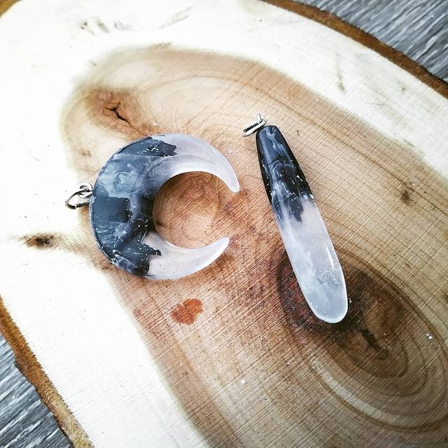 oleg_lll_ in LOOKY. #jewelry,#jewelryart,#epoxyjewelry,#epoxyart,#handmademaster,#handmadejewelry,#handmade,#woodworking,#woodjewelry,#wood,#moon,#winter,#gift,#present,#art,#artist,#photo,#photographer. Вот работа из моей с...