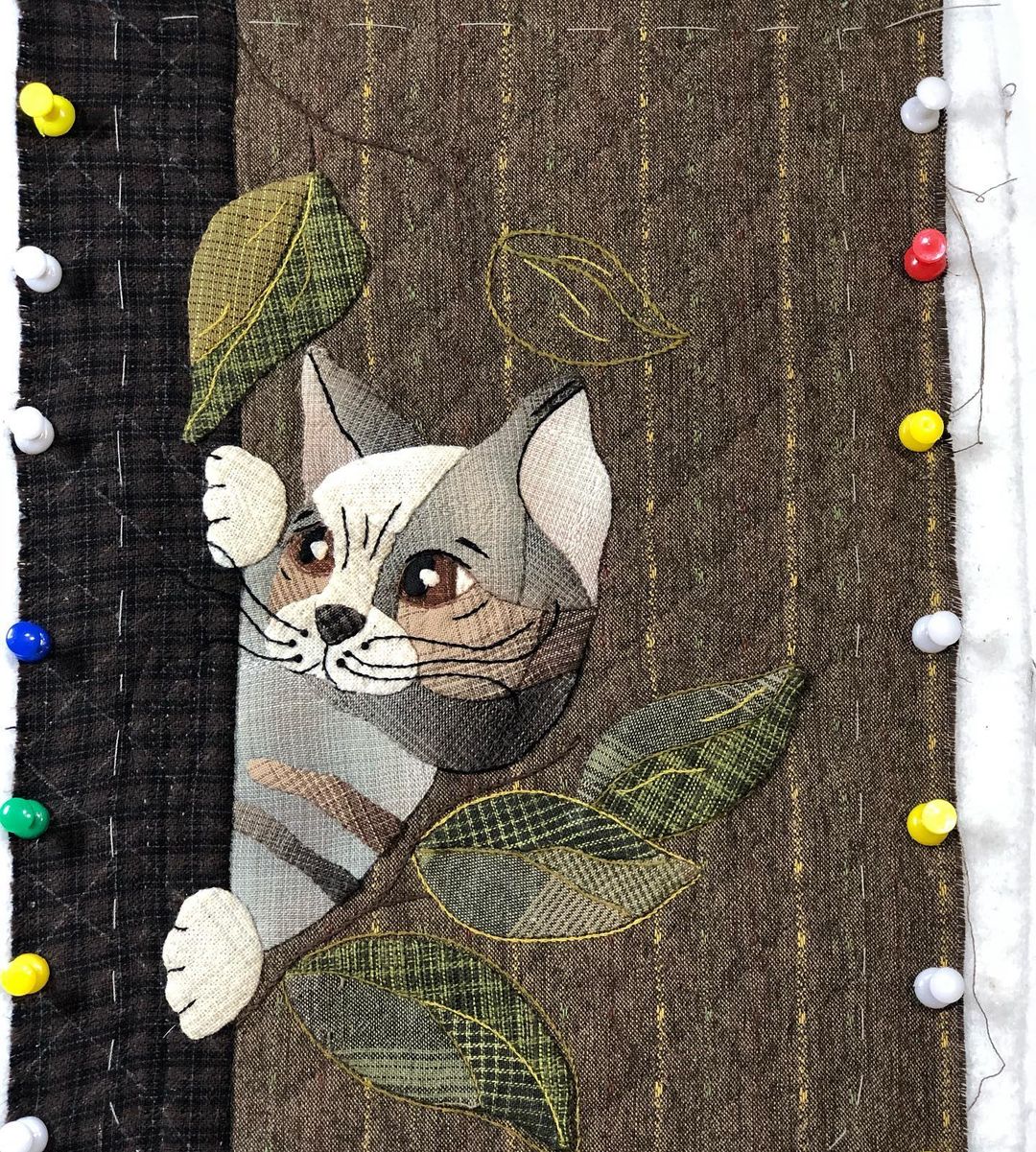 Ну вот кот , для моей #пешкотдральная_сумка , завершён!!!! Долго я его делала делала, но это свершилось. Осталась самая «малость» 😜, собрать эту сумку. А сшить эту сумку можно в школе клеевой аппликации @balash_mos . Наташа, спасибо тебе огромное, ты замечательный и талантливый педагог. За твоим творческим полётом мыслей сложно угнаться!!! Побольше тебе благодарных учеников и процветания  #кошачий_арт_мк 💐💐💐. #пешкотдральная_сумка  #кошачий_арт_мк  #кошачий_арт