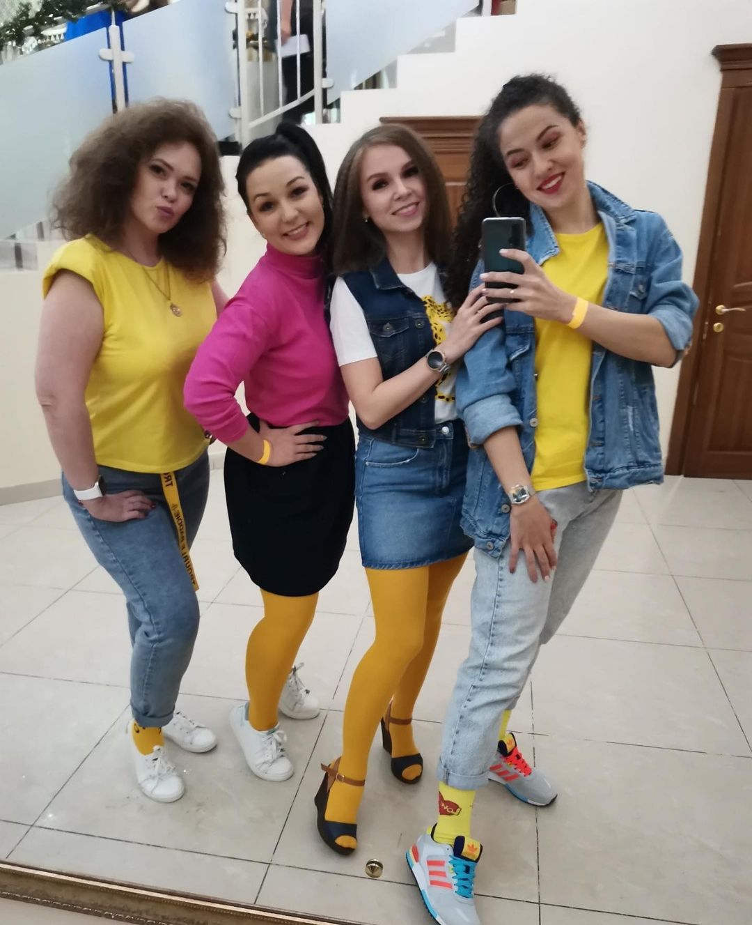 Корпоратив в стиле 90-х🥳отдел персонала в полном составе ❤️🧡💛💚💙💜🖤🤍🤎